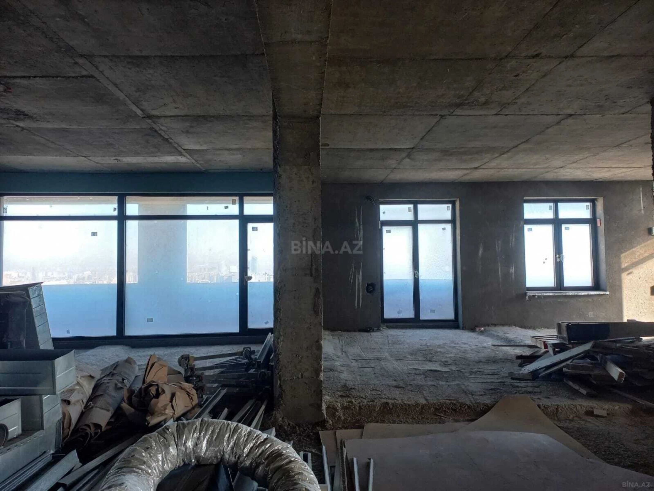 Satılır 10 otaqlı mənzil 680 m²