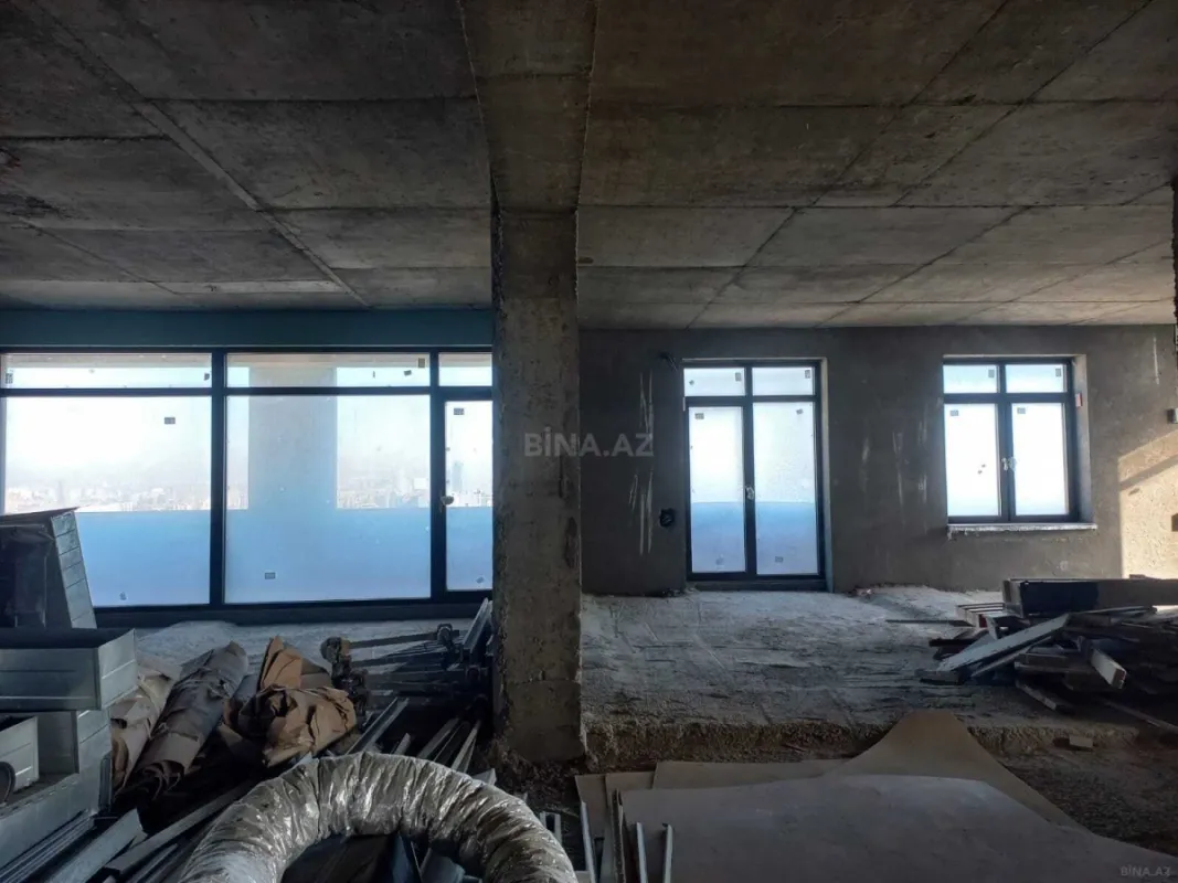 Satılır 10 otaqlı mənzil 680 m²