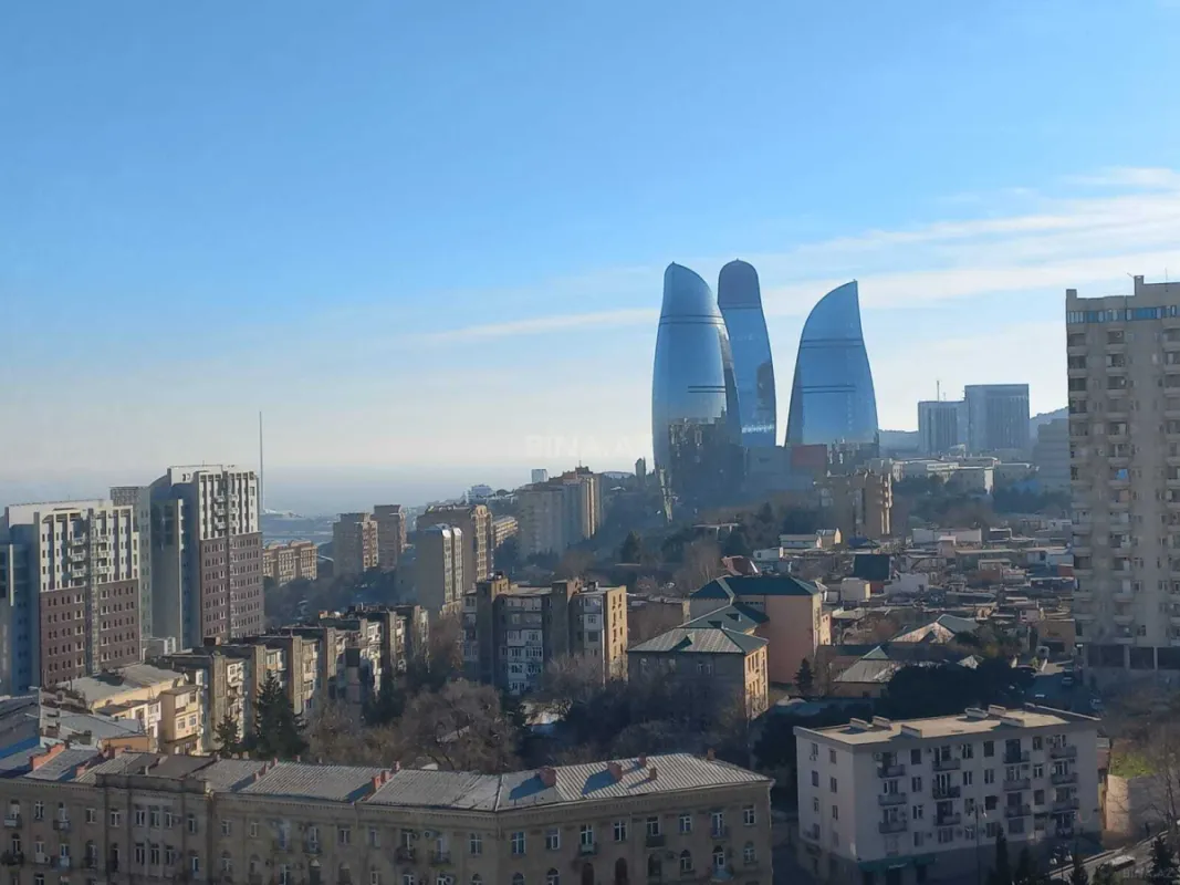 Satılır 10 otaqlı mənzil 680 m²