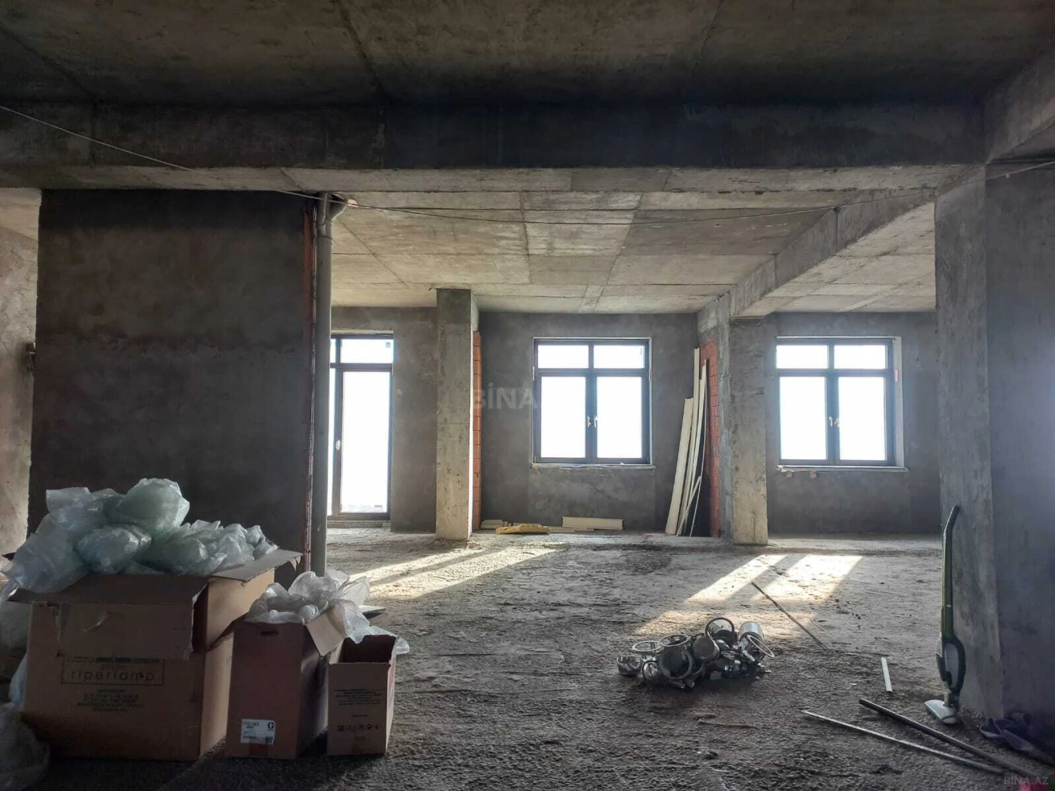 Satılır 10 otaqlı mənzil 680 m²