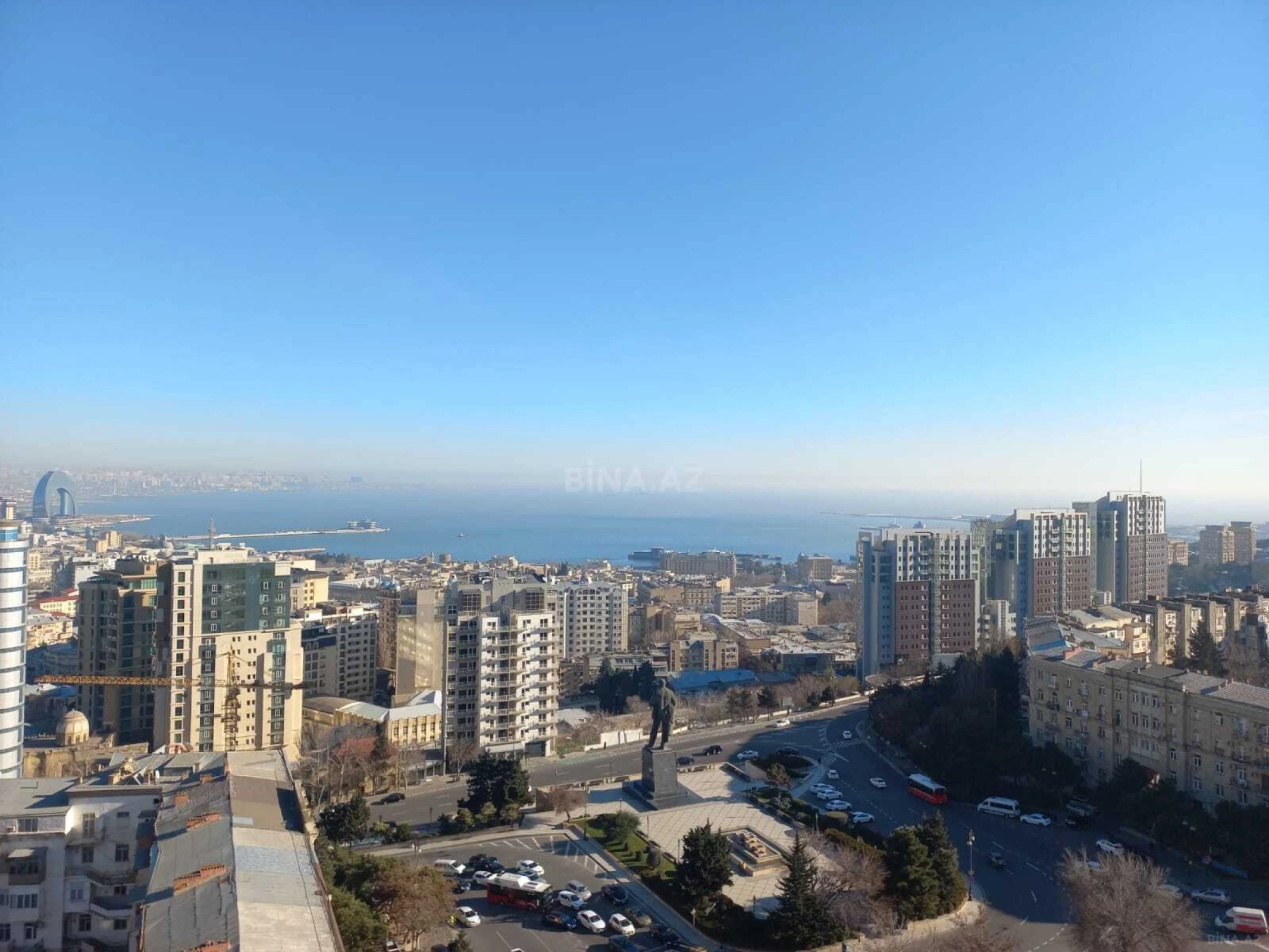 Satılır 10 otaqlı mənzil 680 m²