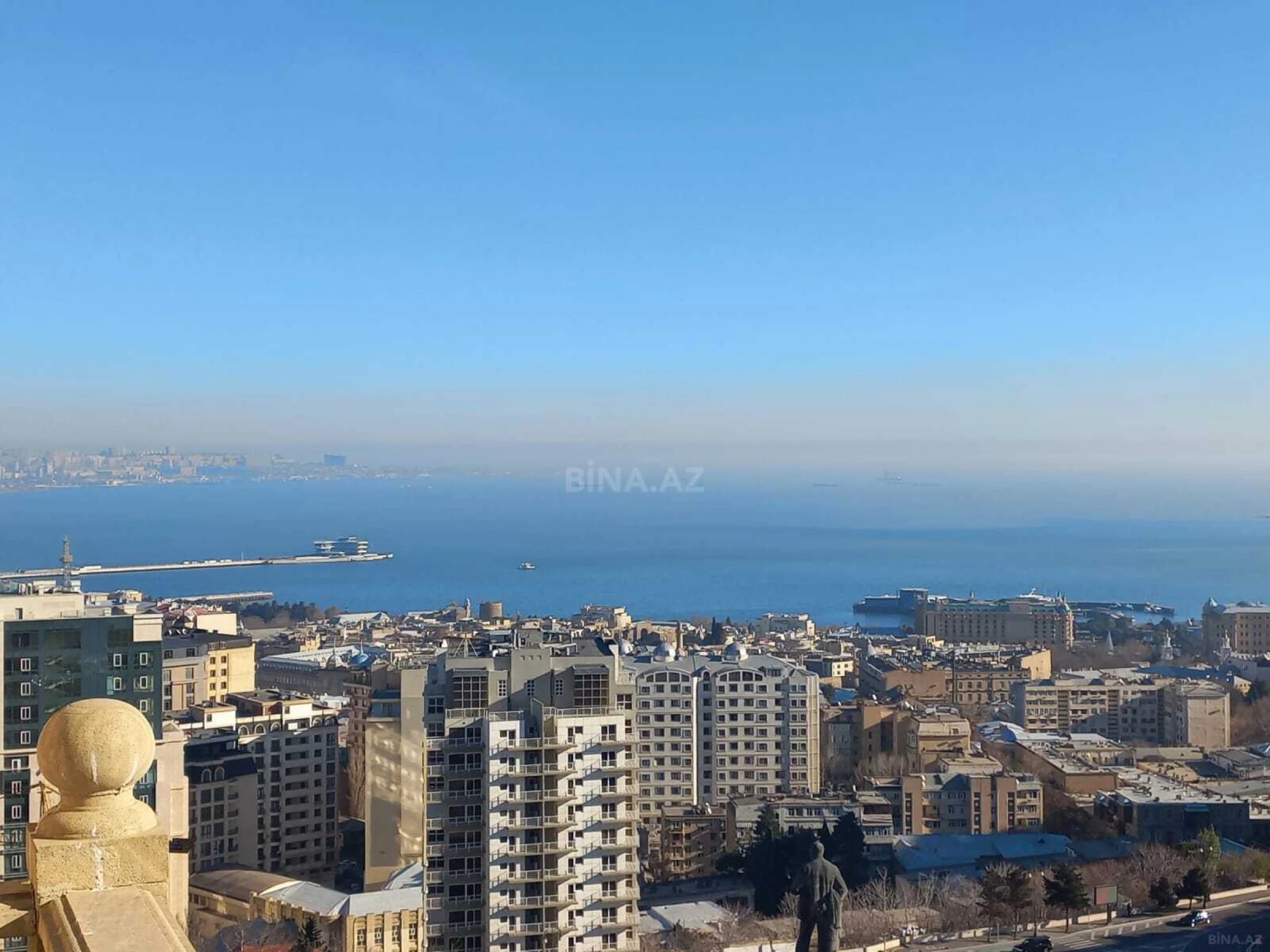 Satılır 10 otaqlı mənzil 680 m²