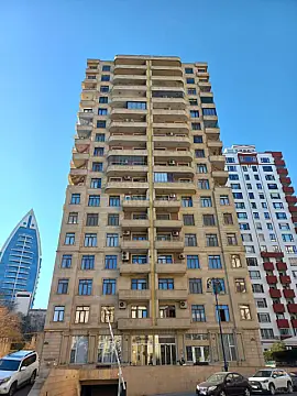 Satılır 10 otaqlı mənzil 680 m² — Bakı 10 otaq 680.00 m²