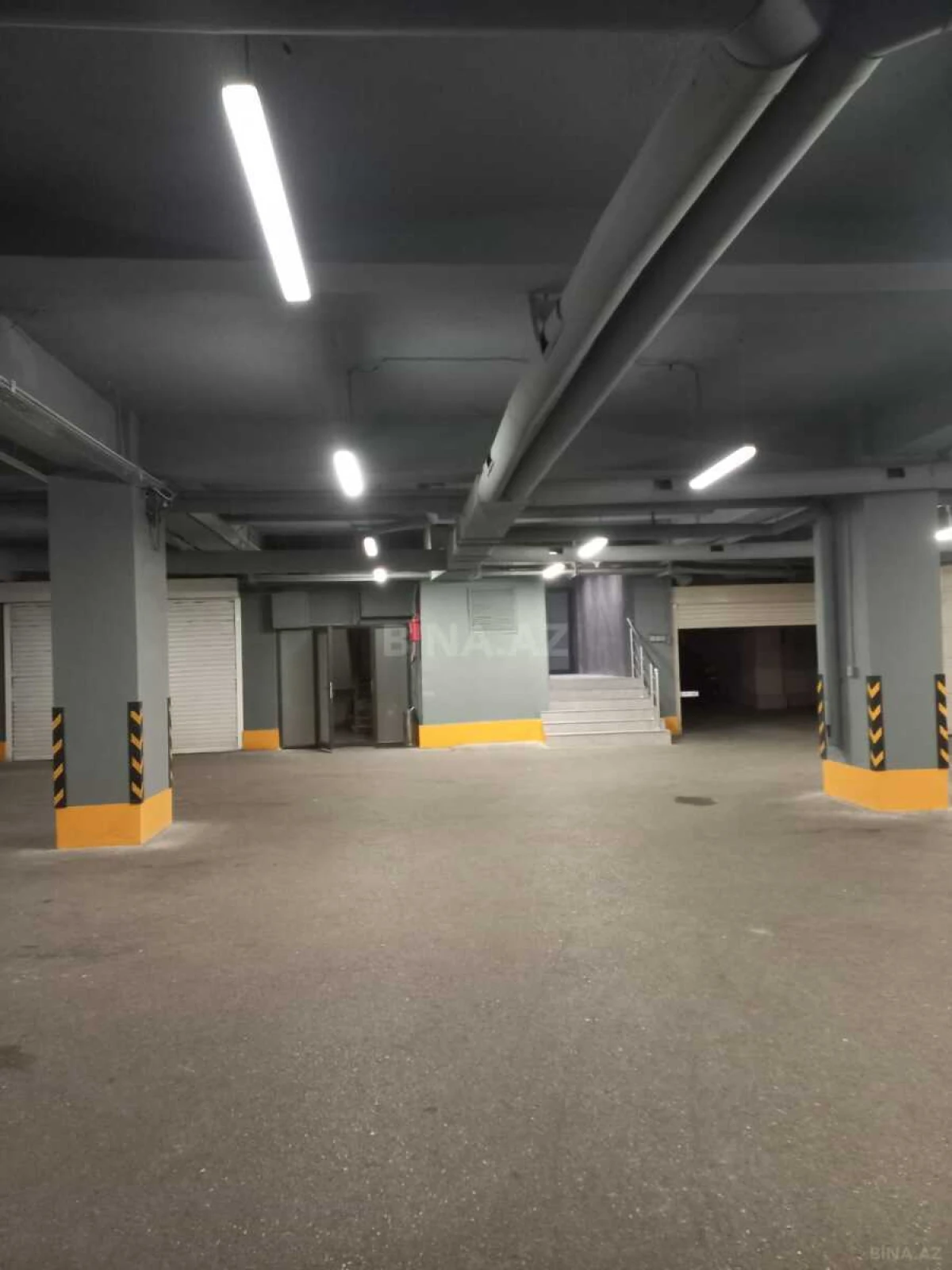 Satılır 10 otaqlı mənzil 680 m²