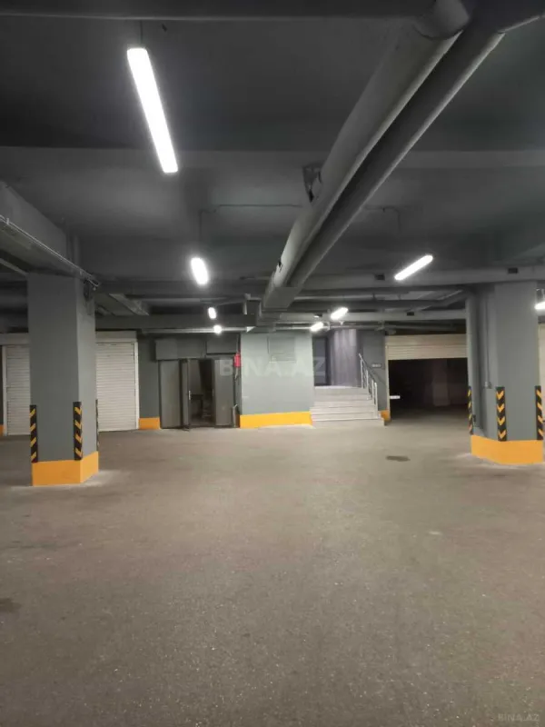 Satılır 10 otaqlı mənzil 680 m²