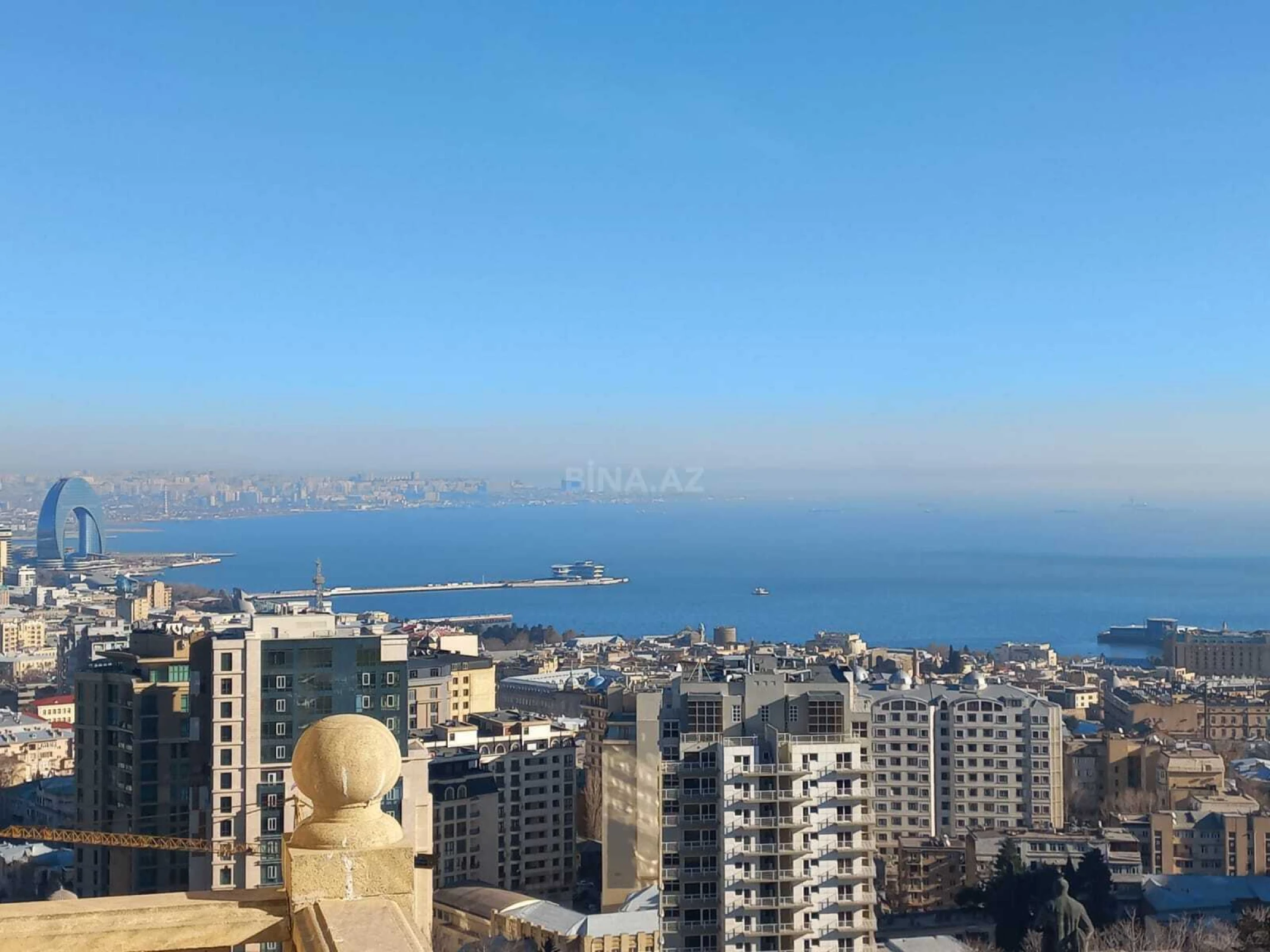 Satılır 10 otaqlı mənzil 680 m²