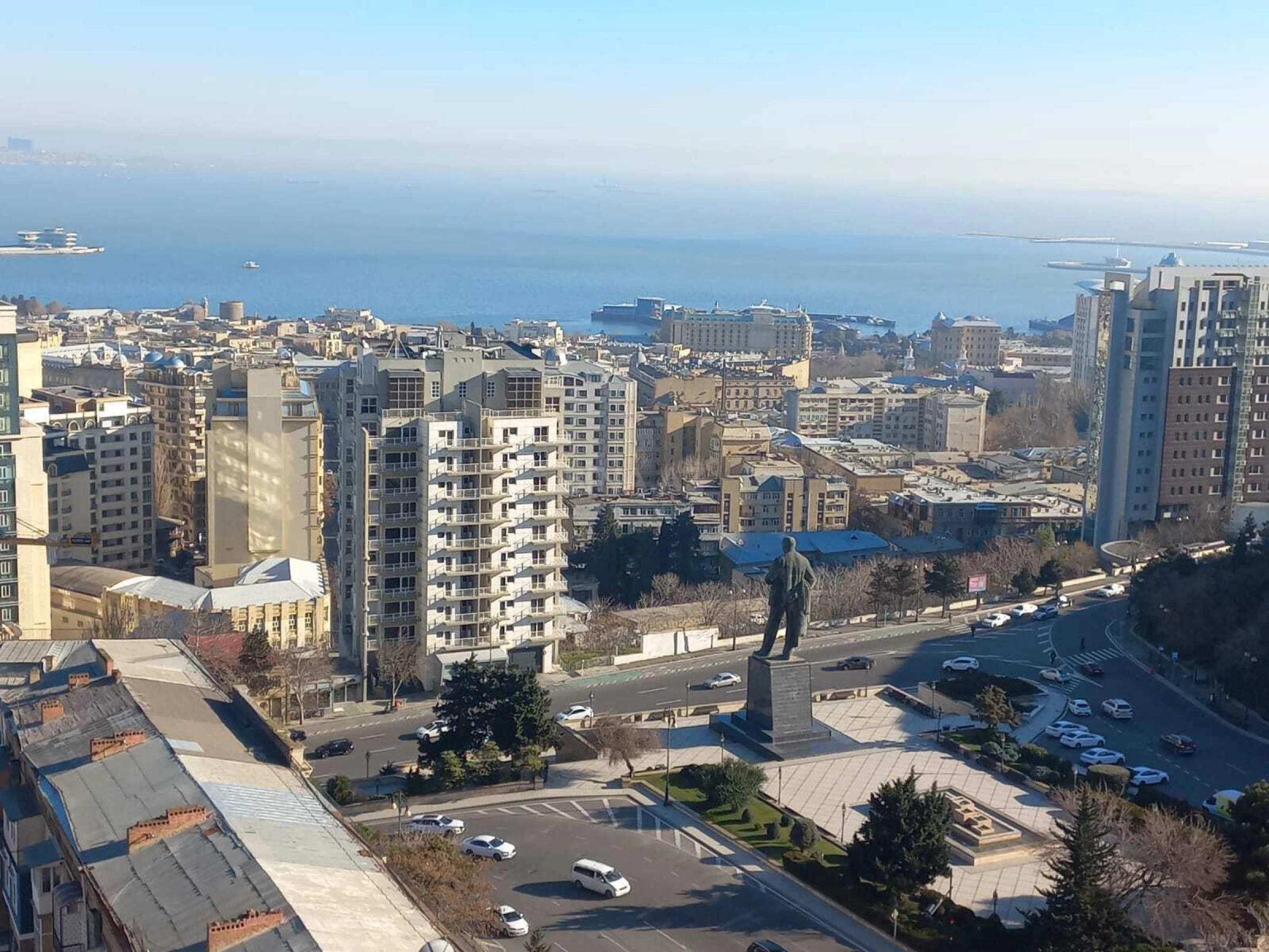 Satılır 10 otaqlı mənzil 680 m²