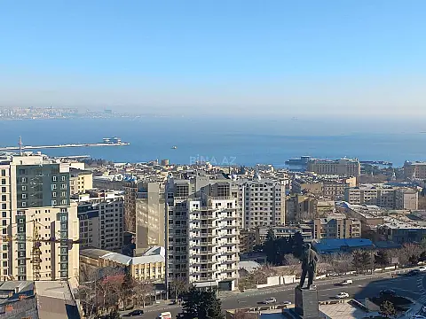 Satılır 10 otaqlı mənzil 680 m²