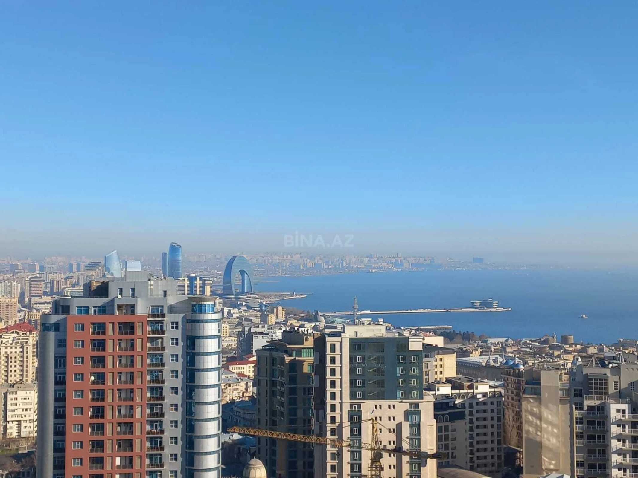 Satılır 10 otaqlı mənzil 680 m²