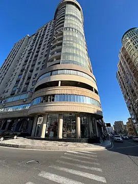 Kirayə verilir obyekt 385 m² — Bakı 385.00 m²