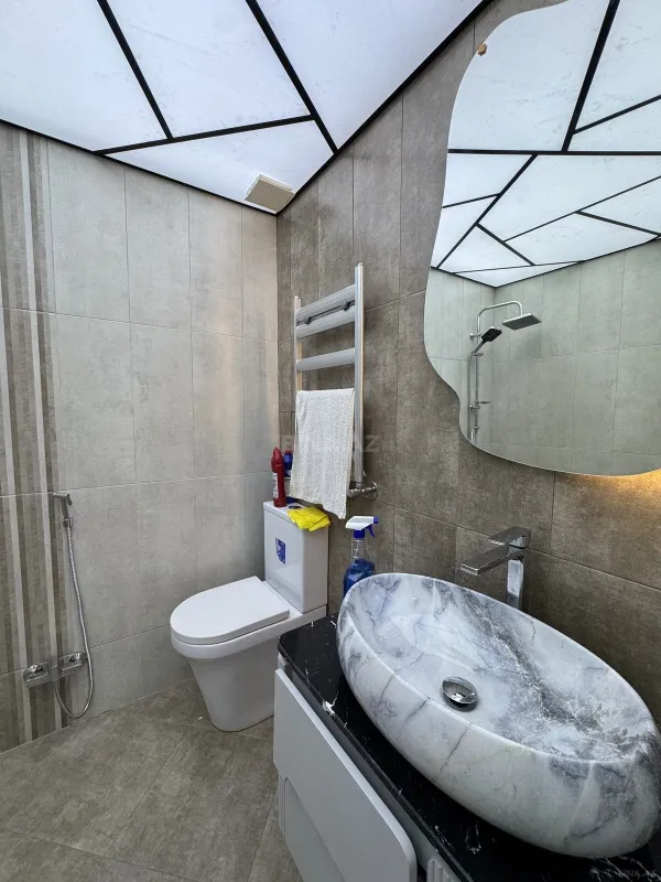 Satılır 2 otaqlı mənzil 88 m²