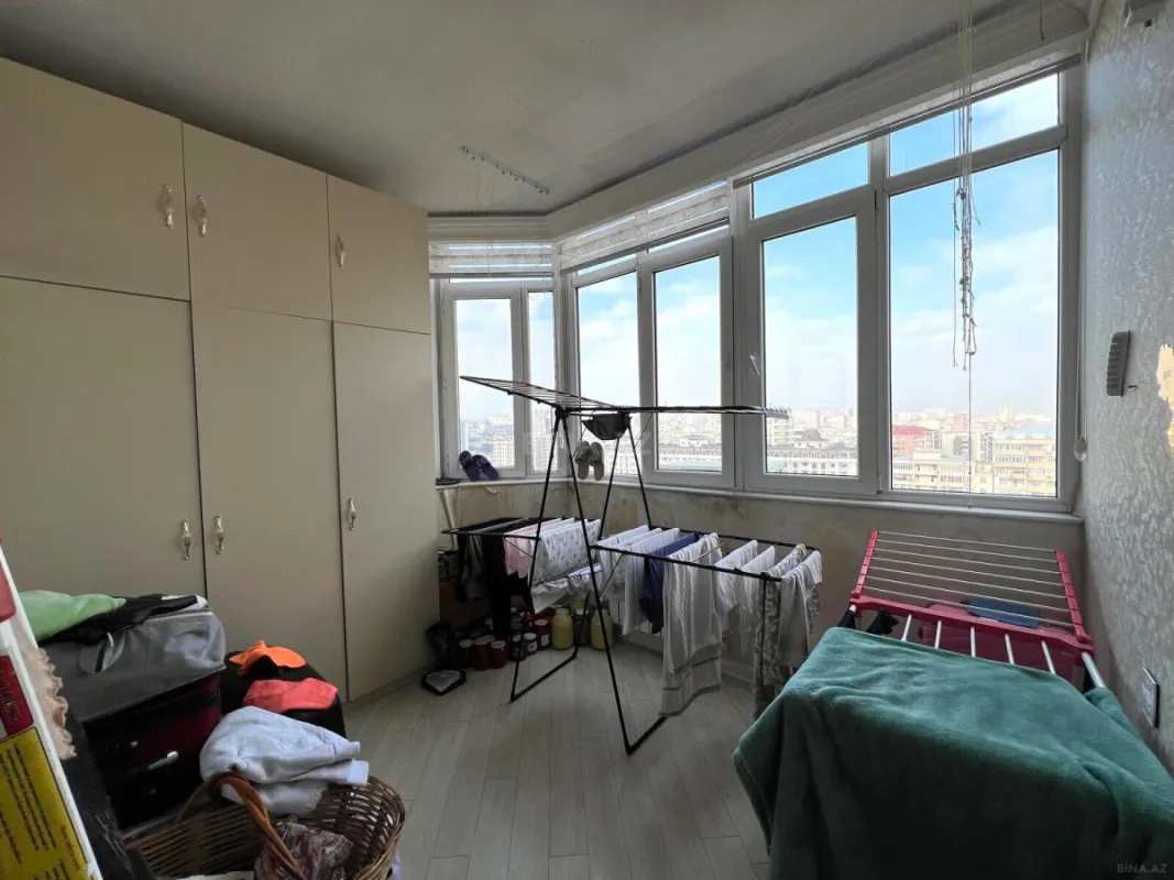 Satılır 4 otaqlı mənzil 170 m²