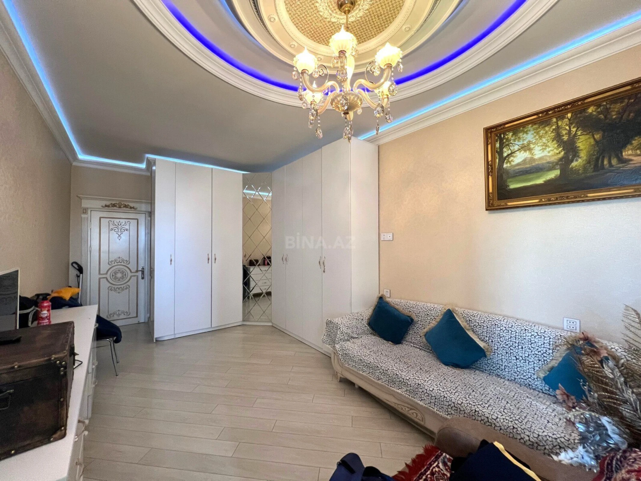 Satılır 4 otaqlı mənzil 170 m²