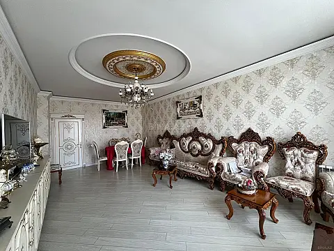 Satılır 4 otaqlı mənzil 170 m²