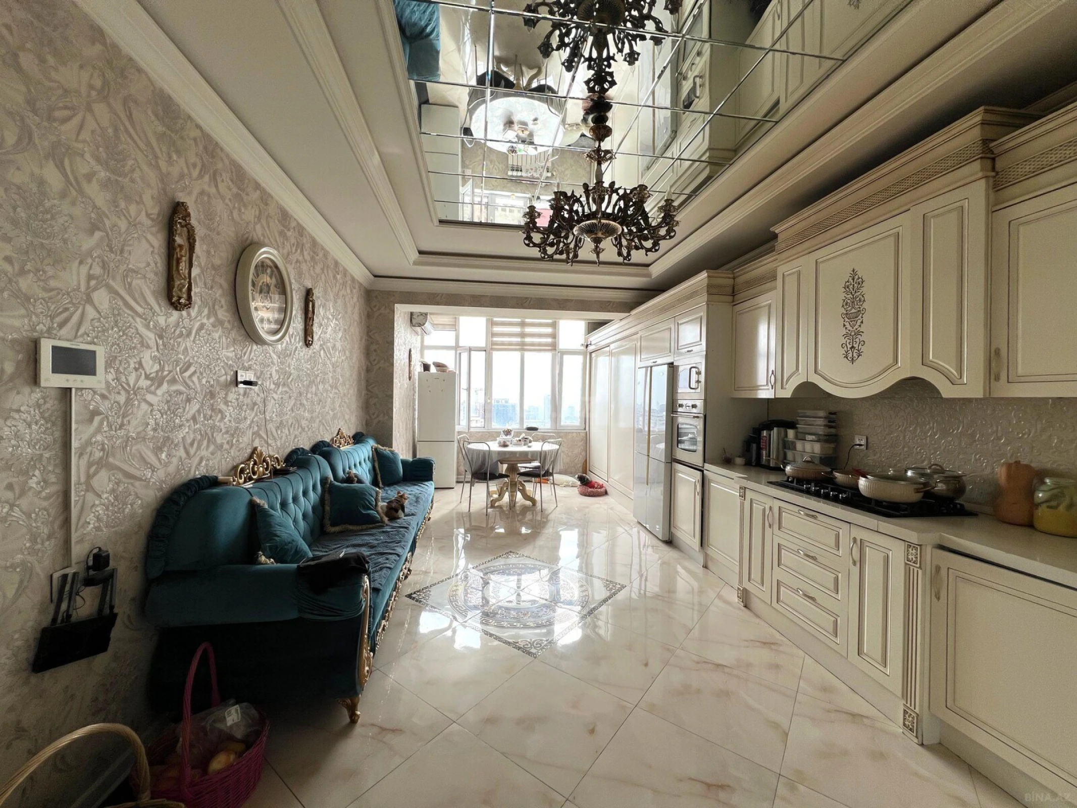 Satılır 4 otaqlı mənzil 170 m²