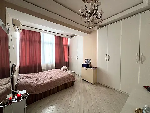 Satılır 4 otaqlı mənzil 170 m²