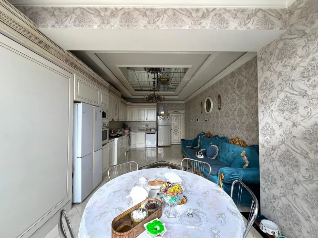 Satılır 4 otaqlı mənzil 170 m²