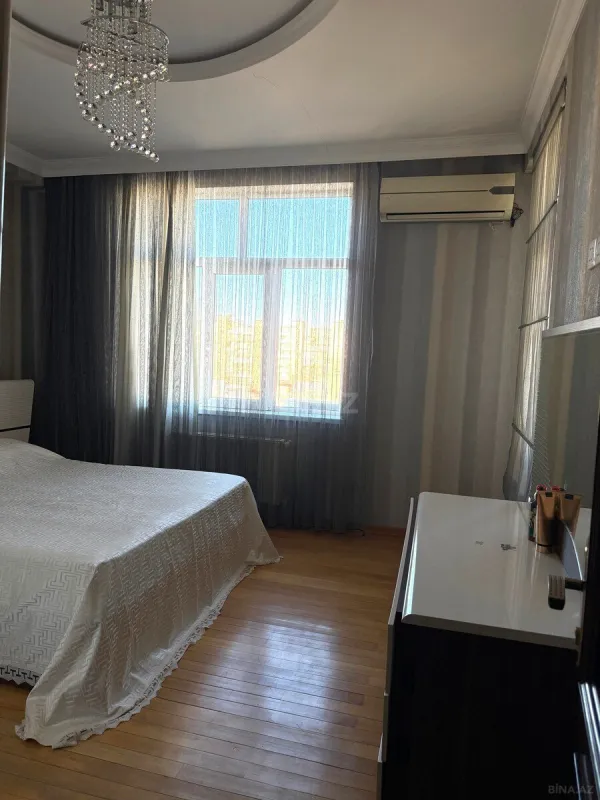 Satılır 3 otaqlı mənzil 117 m²