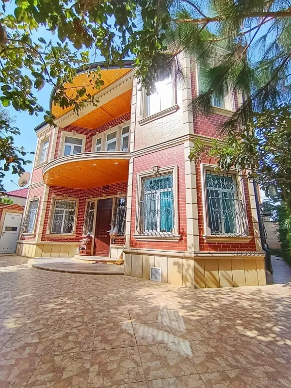 Satılır 7 otaqlı həyət evi 200 m²