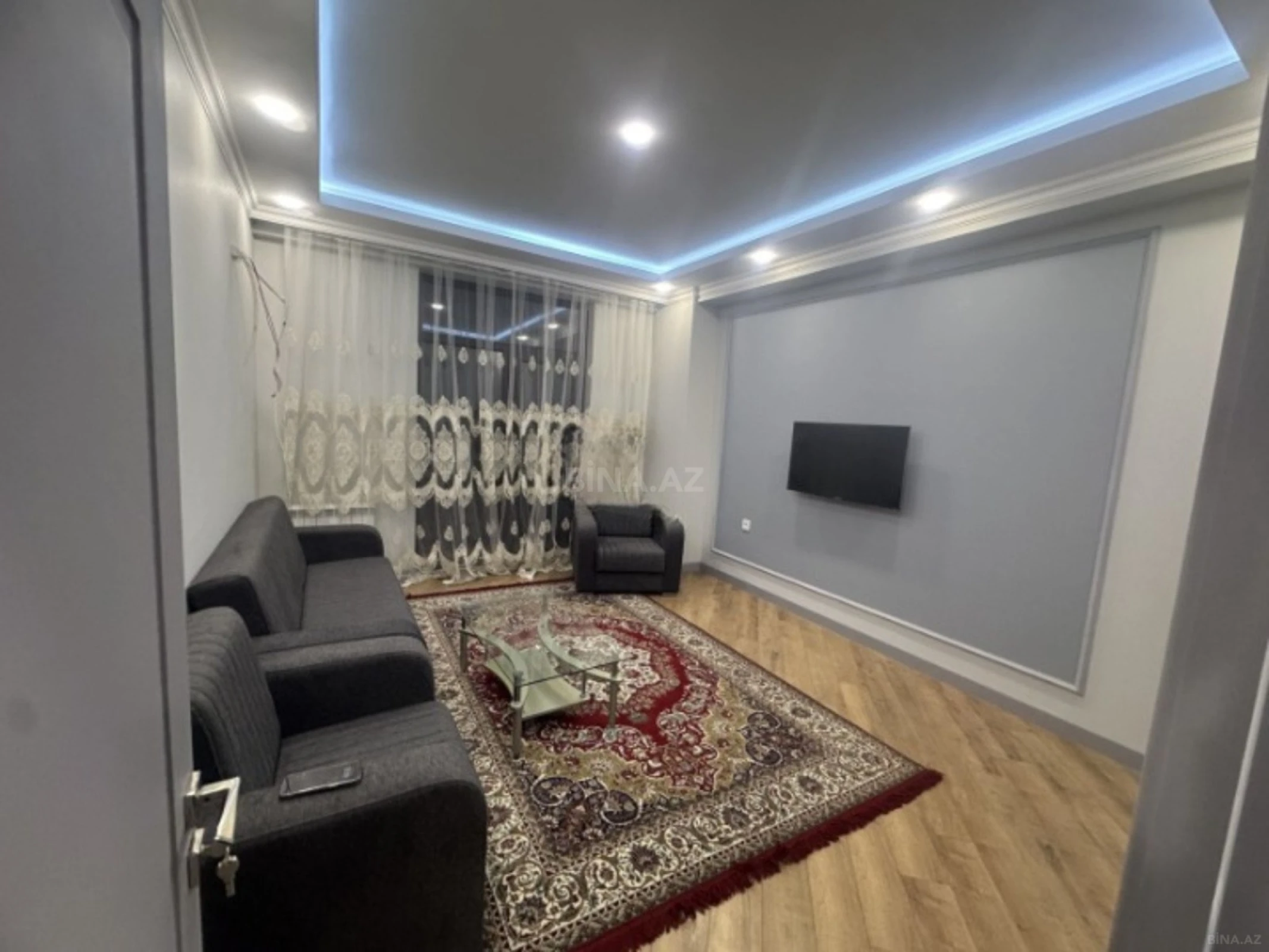 Kirayə verilir 2 otaqlı mənzil 90 m²