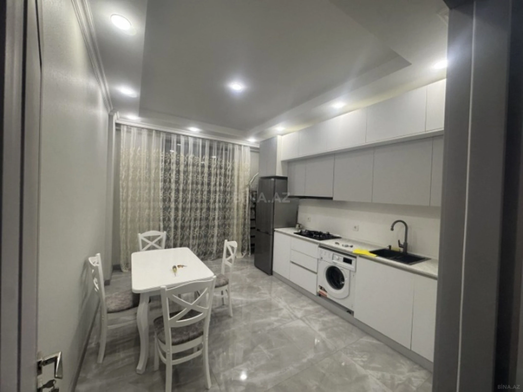 Kirayə verilir 2 otaqlı mənzil 90 m²