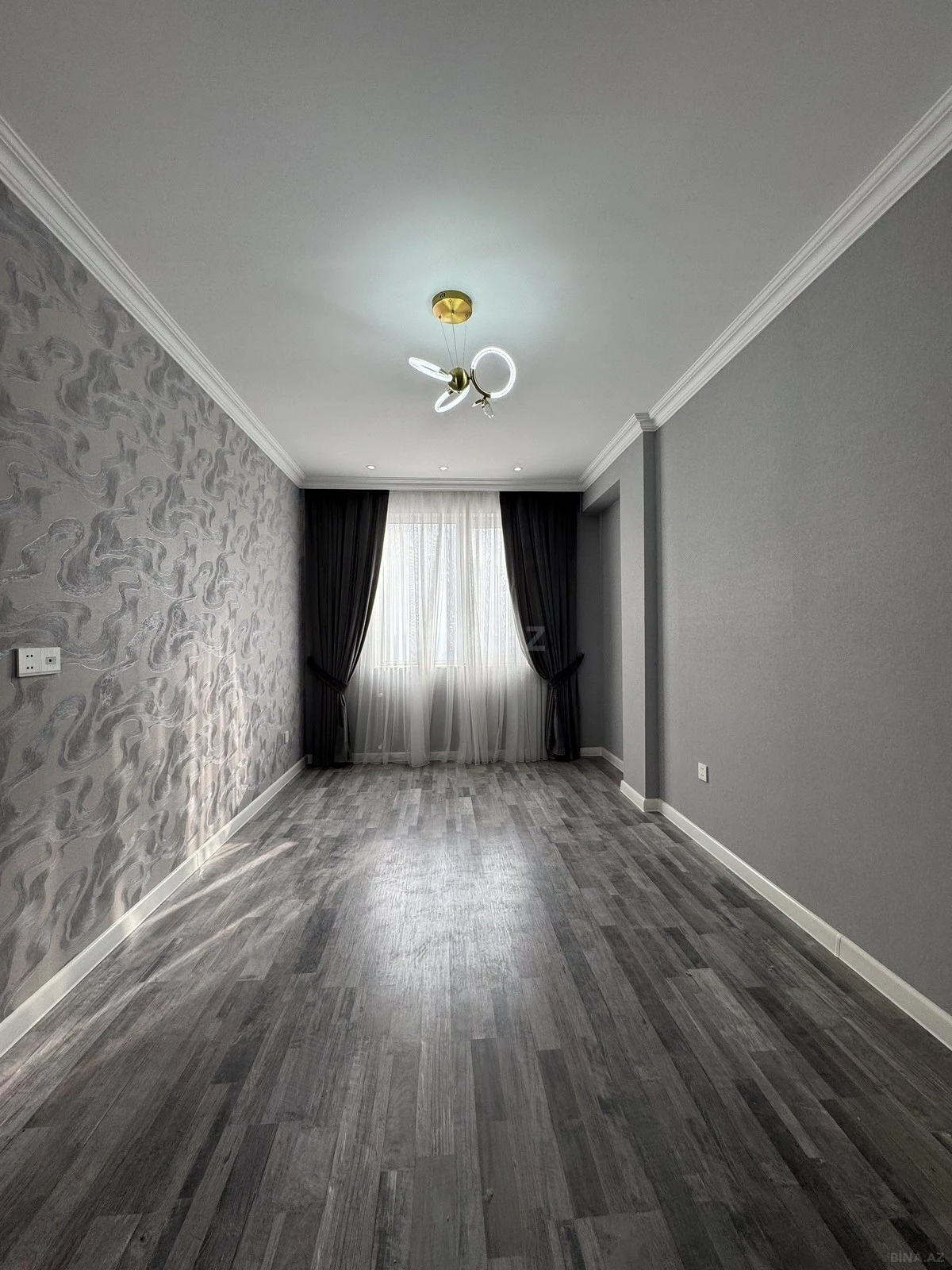 Satılır 3 otaqlı mənzil 135 m²