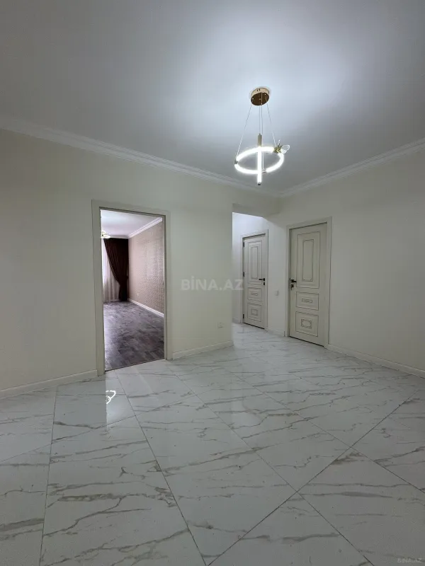 Satılır 3 otaqlı mənzil 135 m²