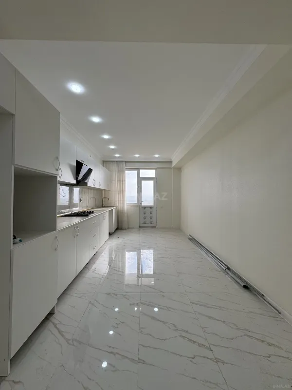 Satılır 3 otaqlı mənzil 135 m²