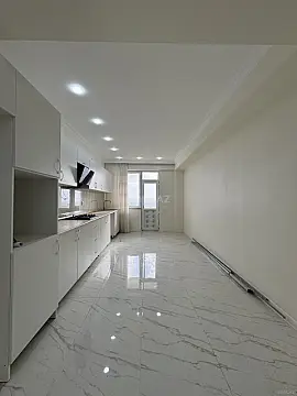 Satılır 3 otaqlı mənzil 135 m²