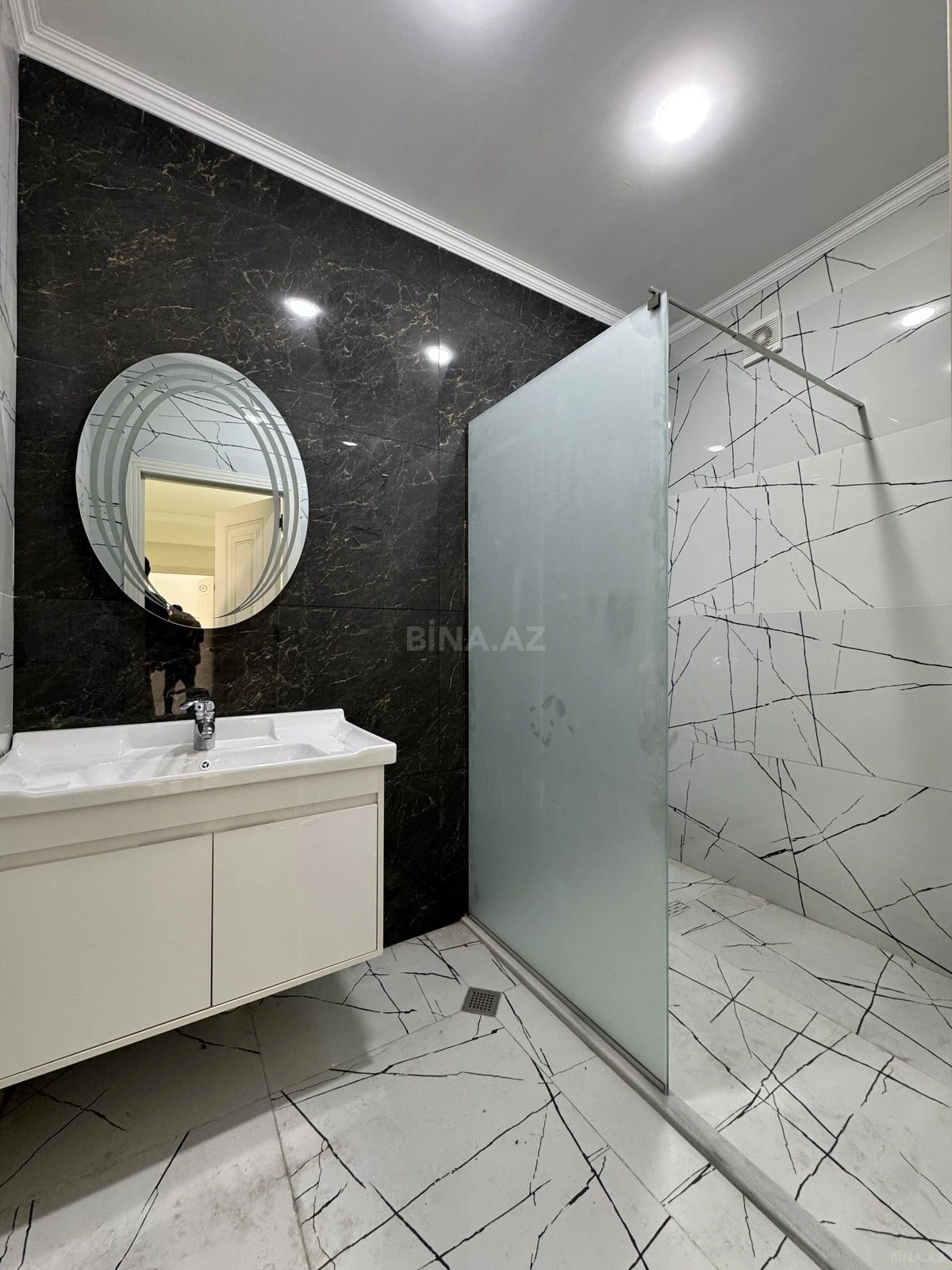 Satılır 3 otaqlı mənzil 135 m²