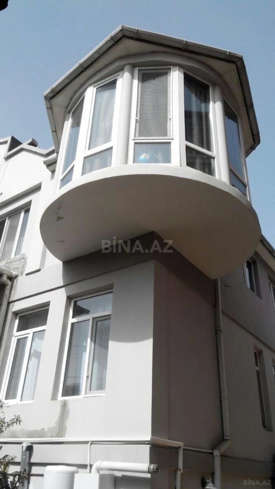 Satılır 12 otaqlı həyət evi 528 m²