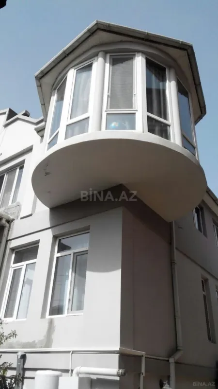 Satılır 12 otaqlı həyət evi 528 m²