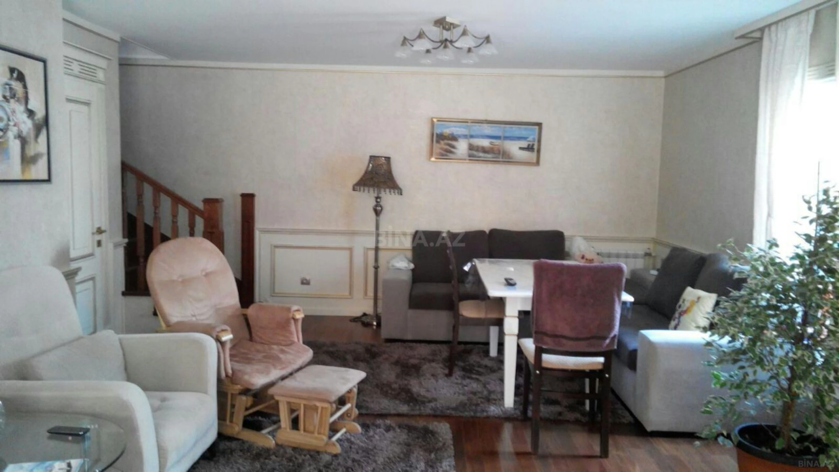 Satılır 12 otaqlı həyət evi 528 m²