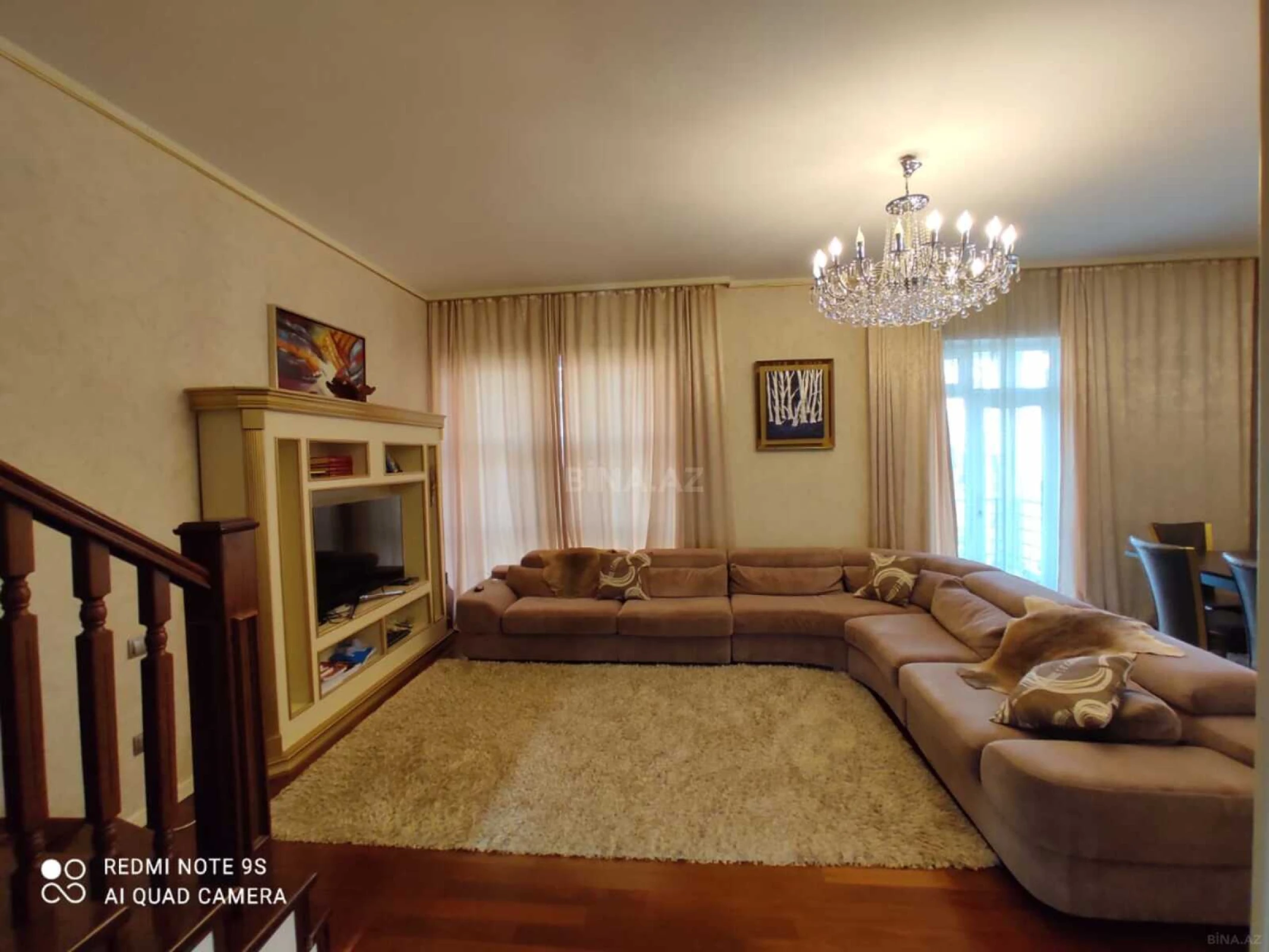 Satılır 12 otaqlı həyət evi 528 m²