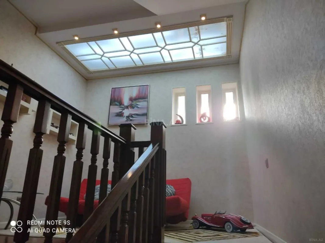 Satılır 12 otaqlı həyət evi 528 m²