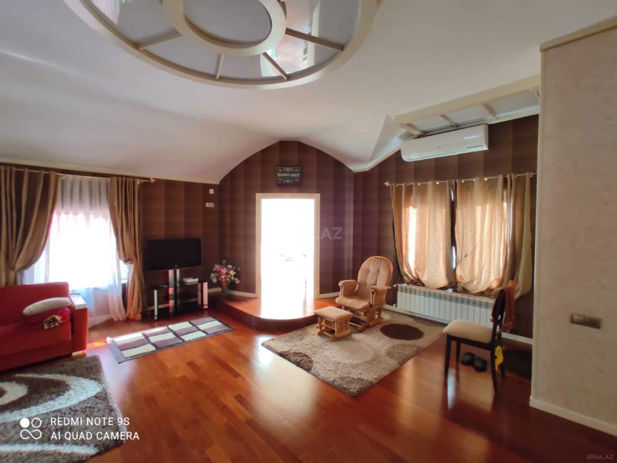 Satılır 12 otaqlı həyət evi 528 m²