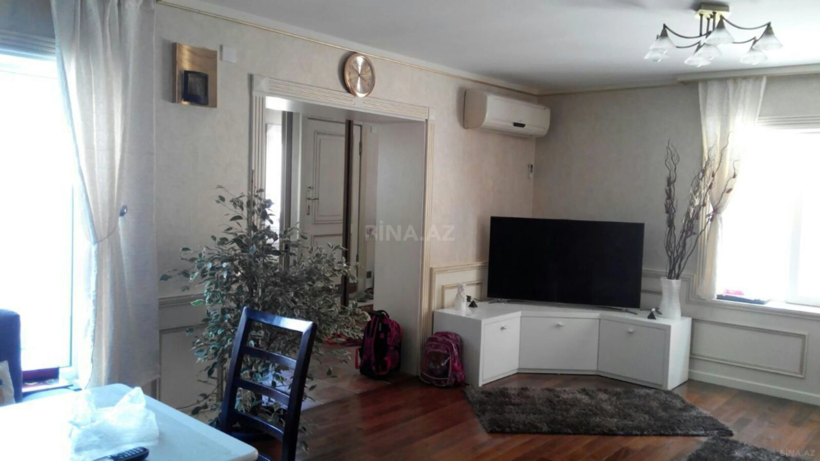 Satılır 12 otaqlı həyət evi 528 m²