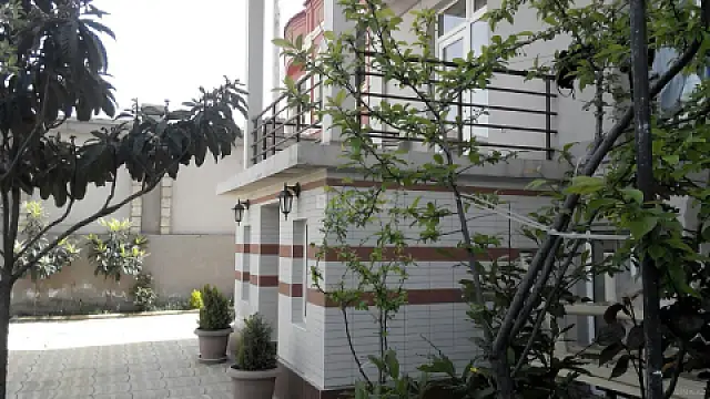 Satılır 12 otaqlı həyət evi 528 m²