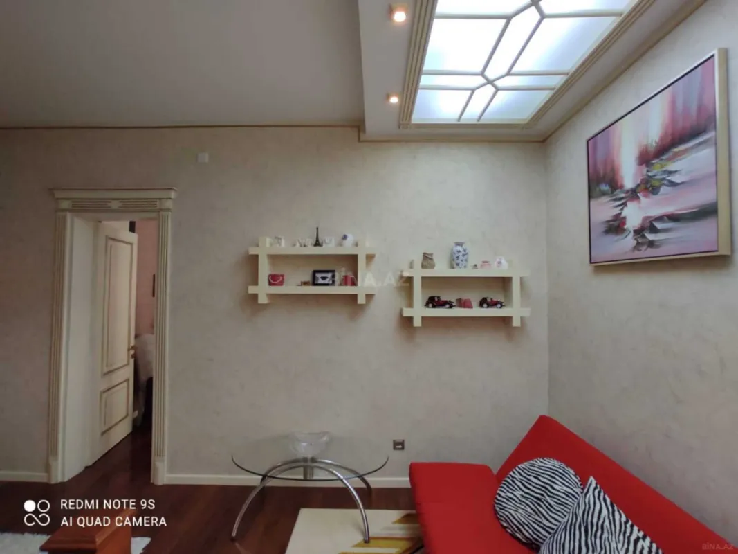 Satılır 12 otaqlı həyət evi 528 m²