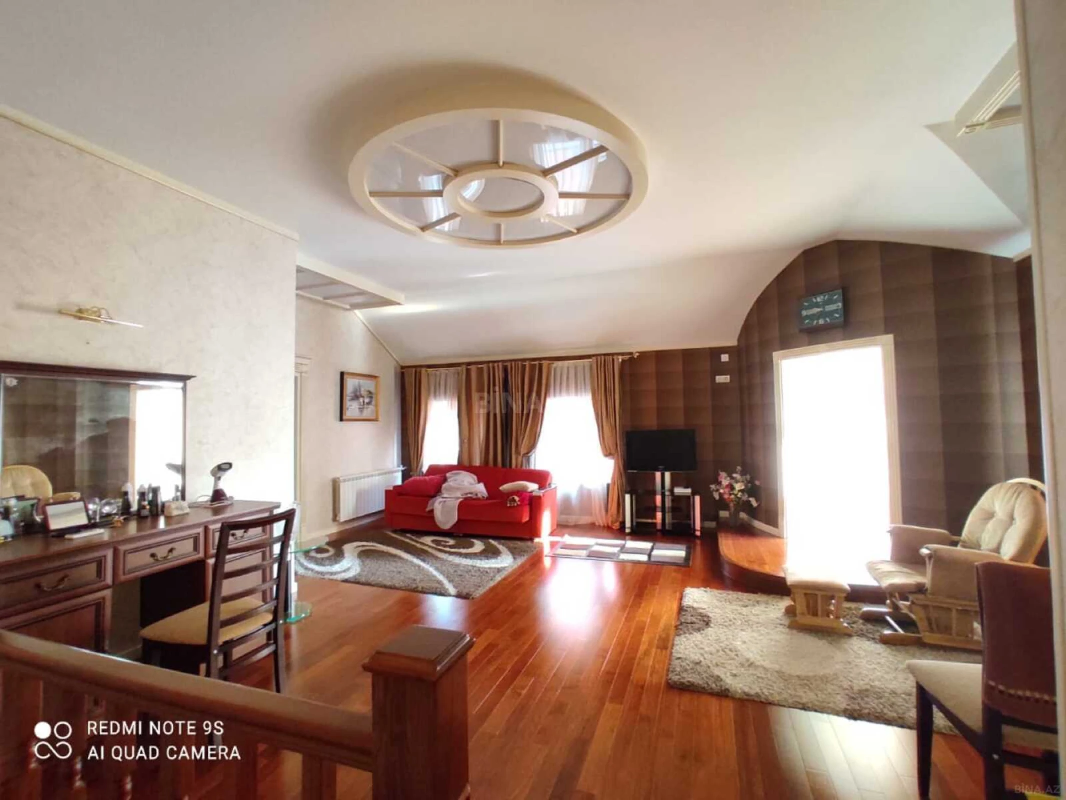 Satılır 12 otaqlı həyət evi 528 m²
