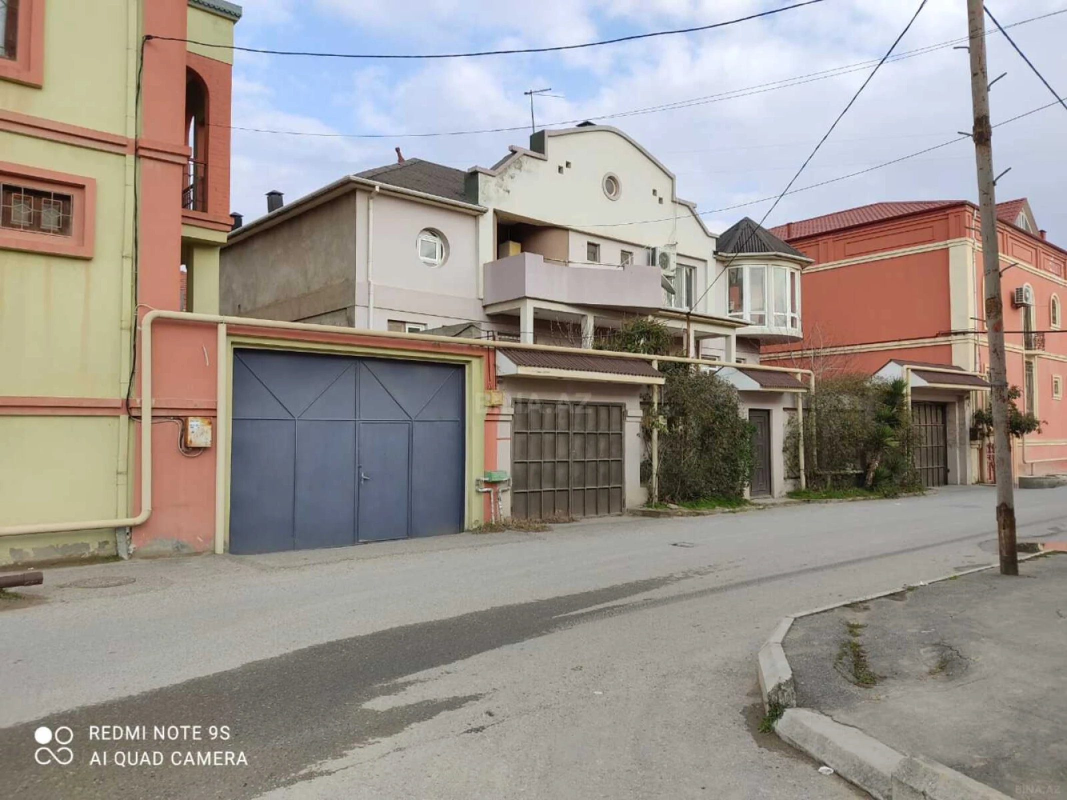 Satılır 12 otaqlı həyət evi 528 m²