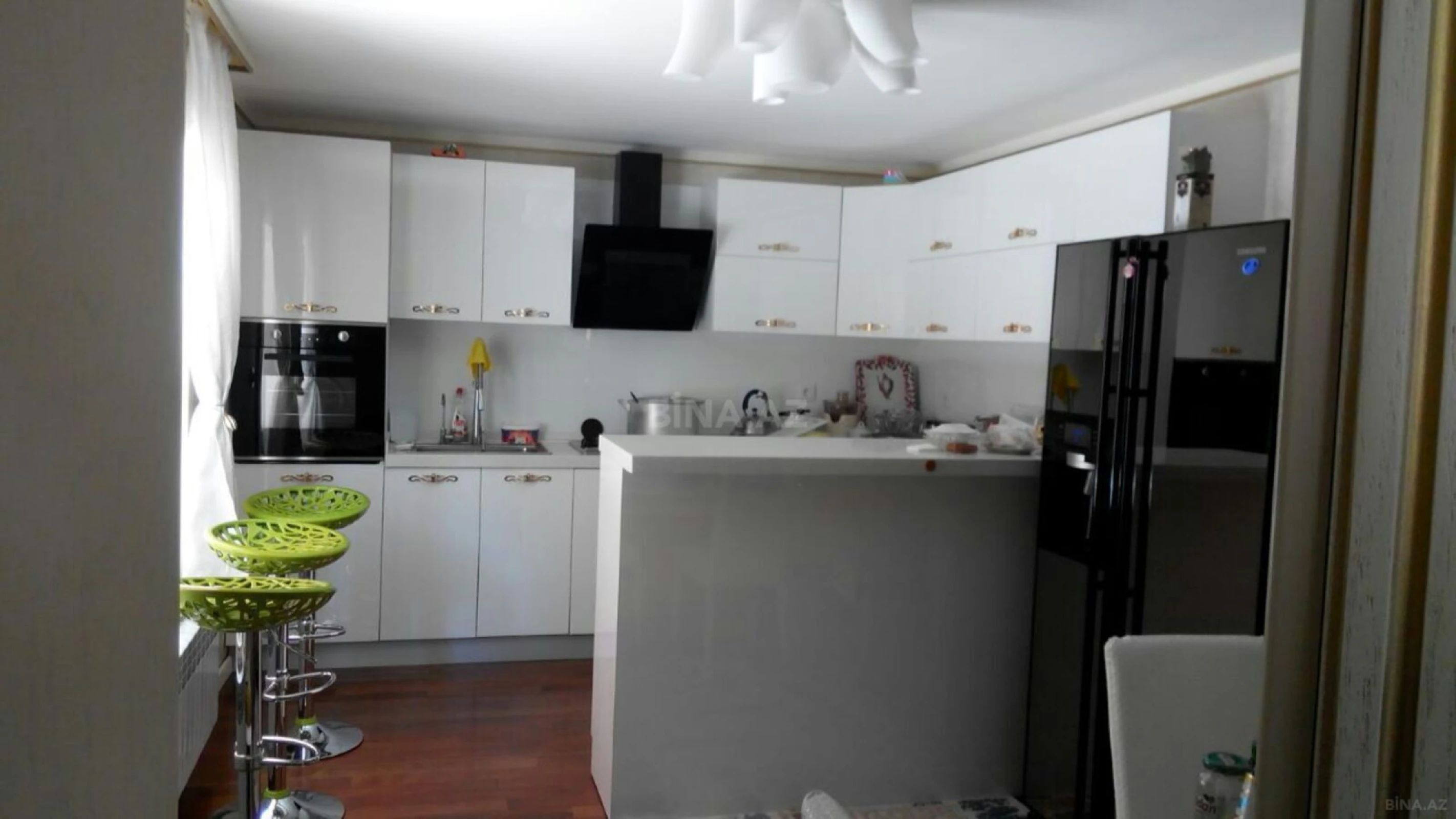 Satılır 12 otaqlı həyət evi 528 m²