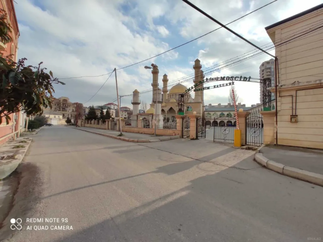 Satılır 12 otaqlı həyət evi 528 m²