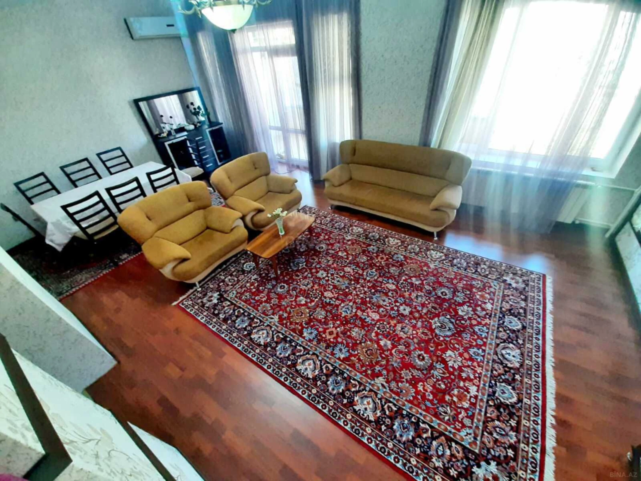 Satılır 12 otaqlı həyət evi 528 m²