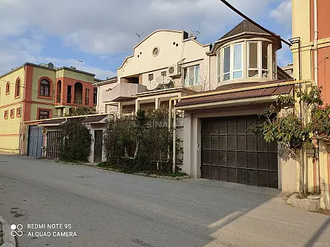 Satılır 12 otaqlı həyət evi 528 m²