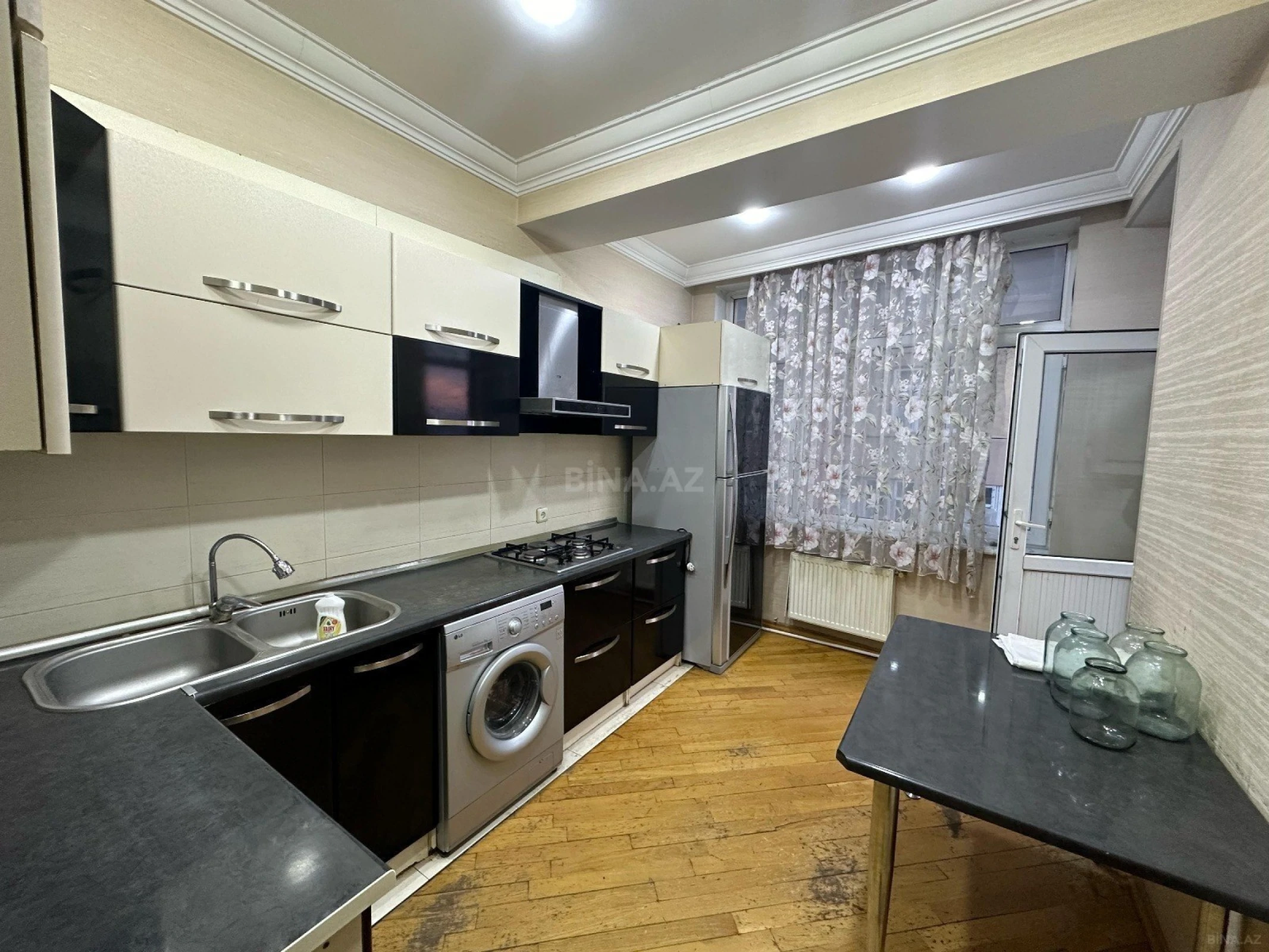 Kirayə verilir 3 otaqlı mənzil 112 m²