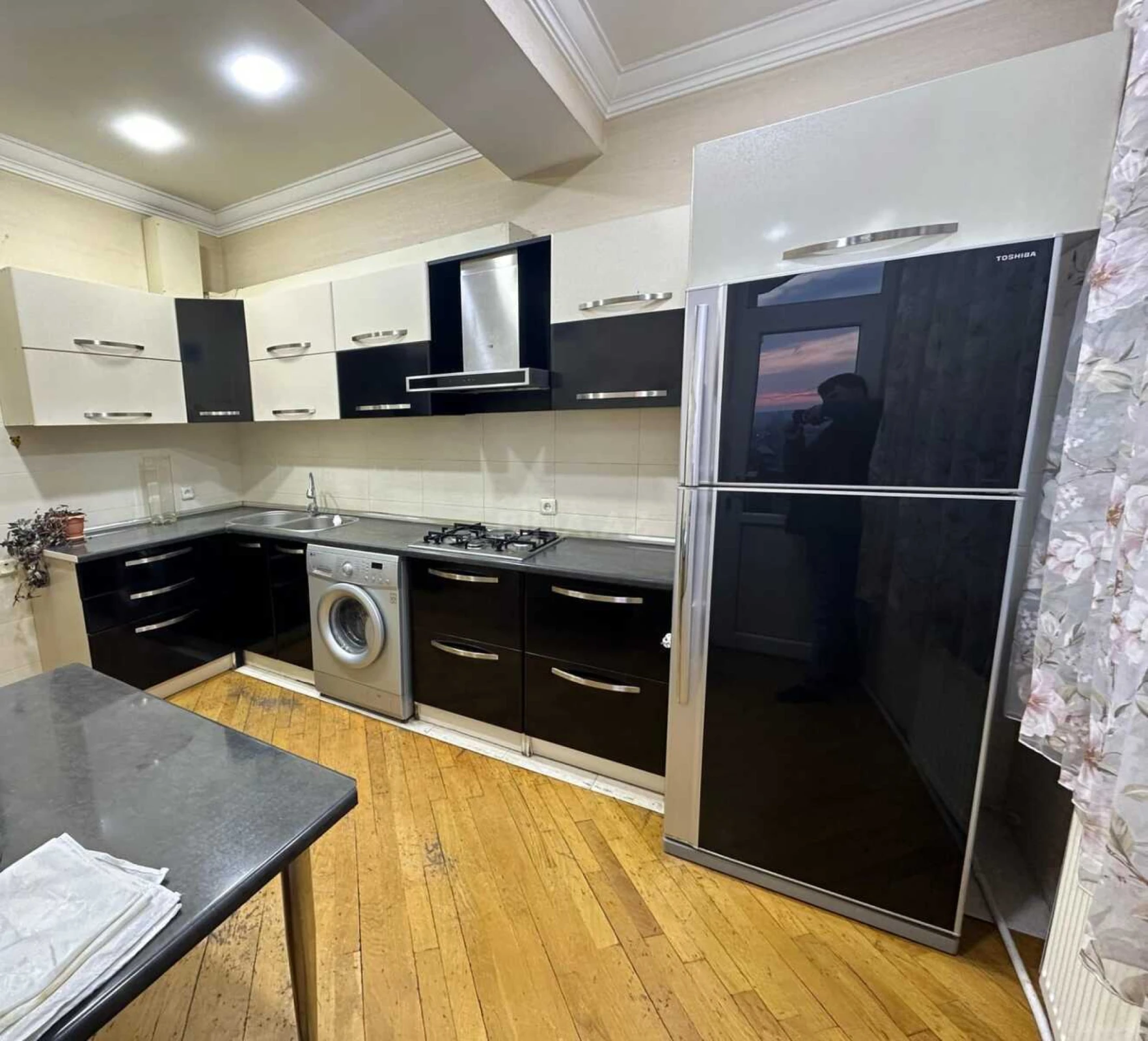 Kirayə verilir 3 otaqlı mənzil 112 m²