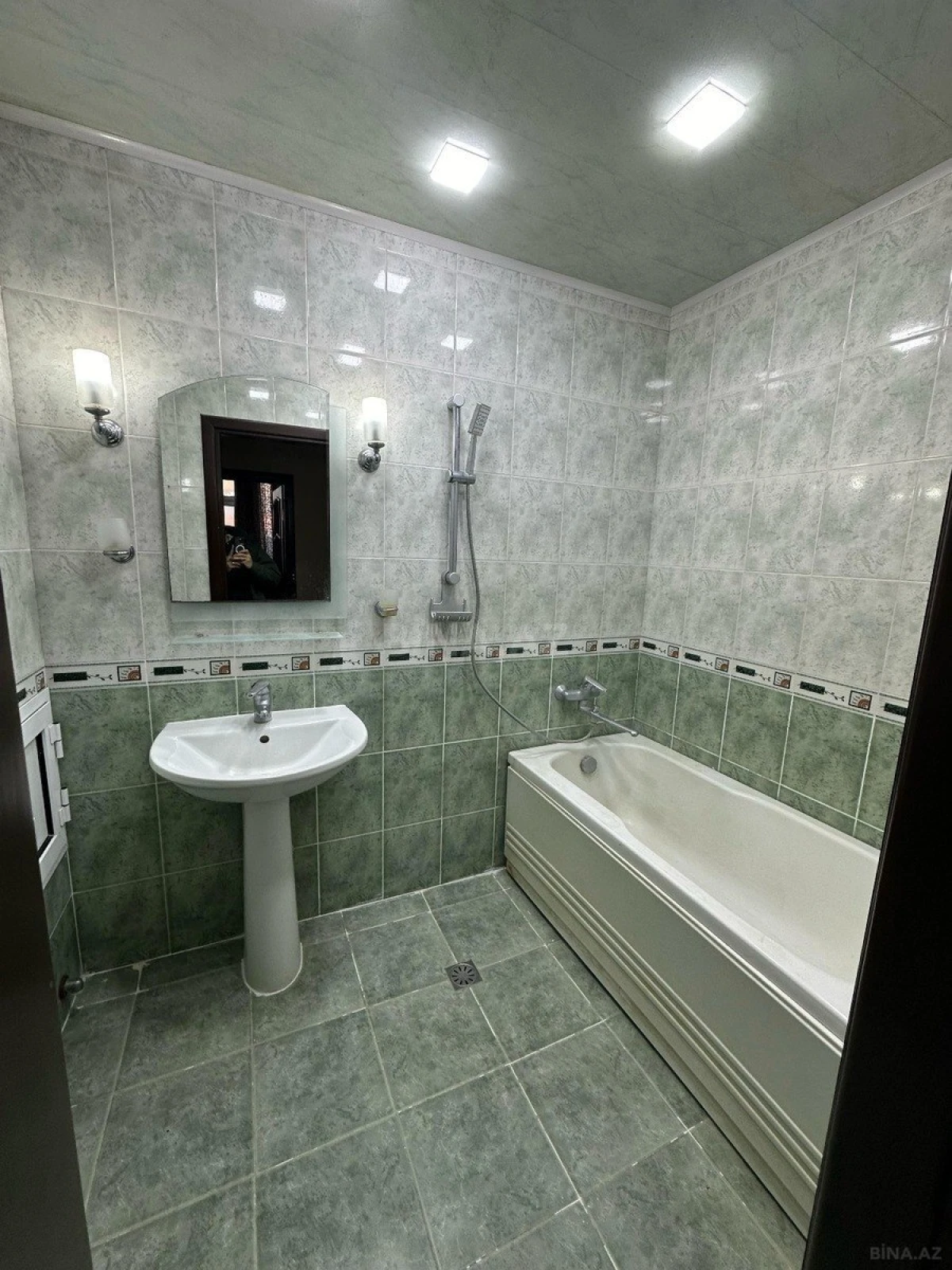 Kirayə verilir 3 otaqlı mənzil 112 m²