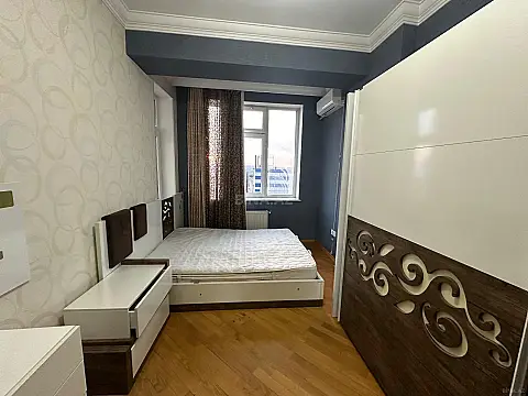 Kirayə verilir 3 otaqlı mənzil 112 m²