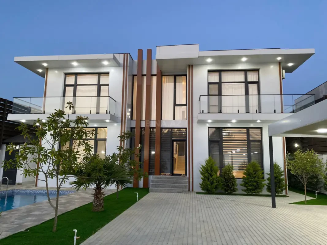 Satılır 5 otaqlı həyət evi 300 m²